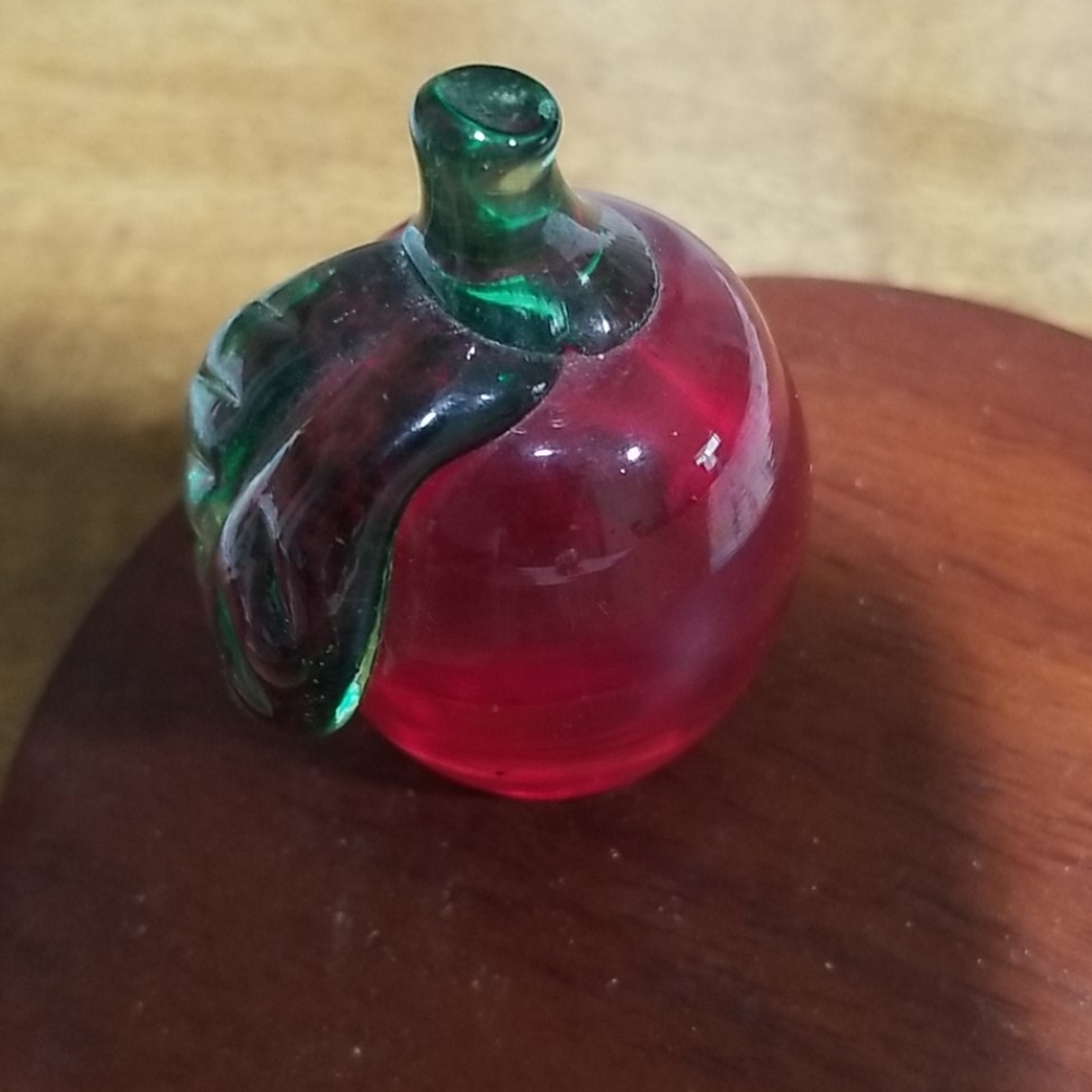 Sm. Bird & Apple Paperweights - Picture 3 of 8